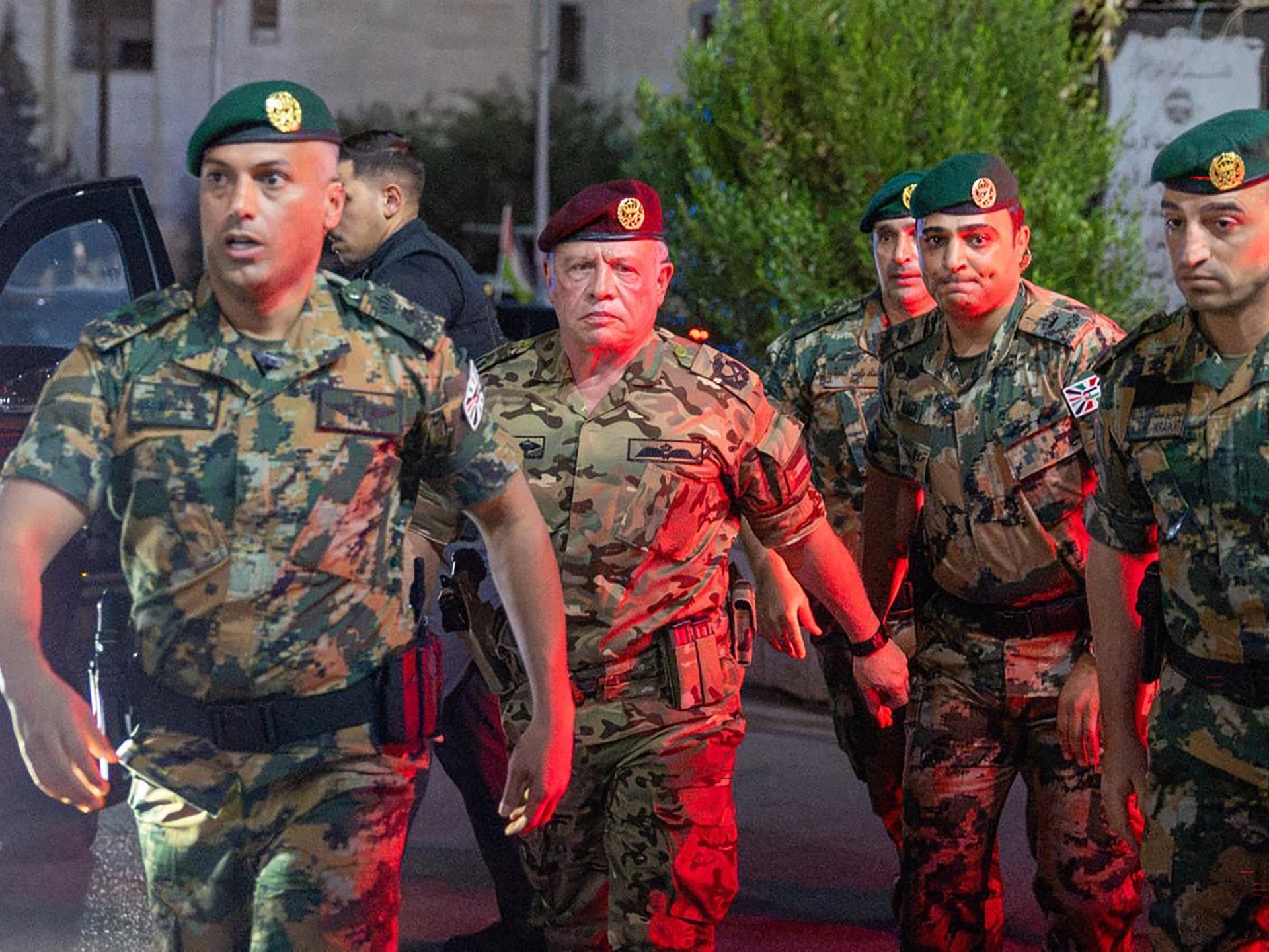 رح نورجيهم.. دلالات ظهور ملك الأردن بزي العمليات الخاصة في زيارته للكرك