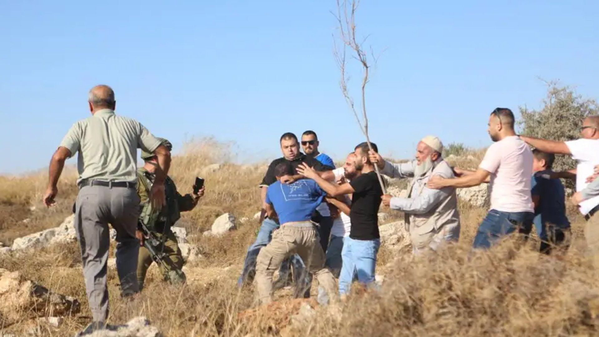 من الحجر للكمين.. كيف تطور المقاومة الفلسطينية أساليبها بالضفة
