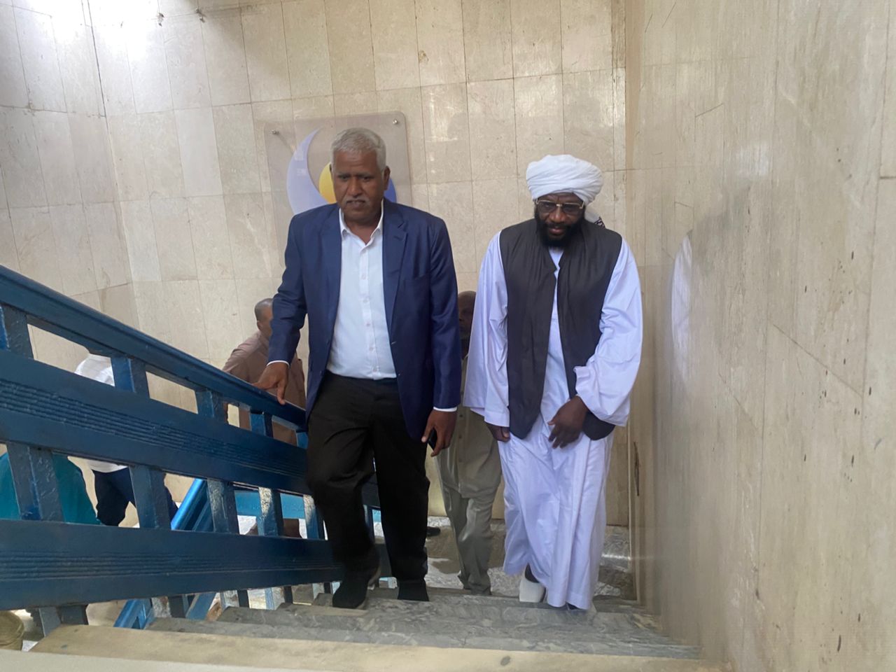 ماذا يحدث داخل إستديوهات قناة النيل الأزرق  