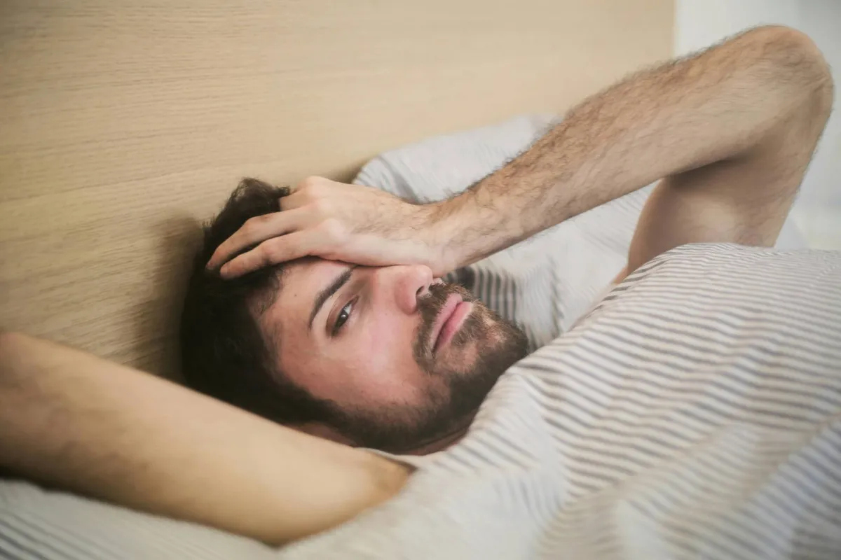 ماذا يحدث لجسمك عند النوم أقل من 6 ساعات