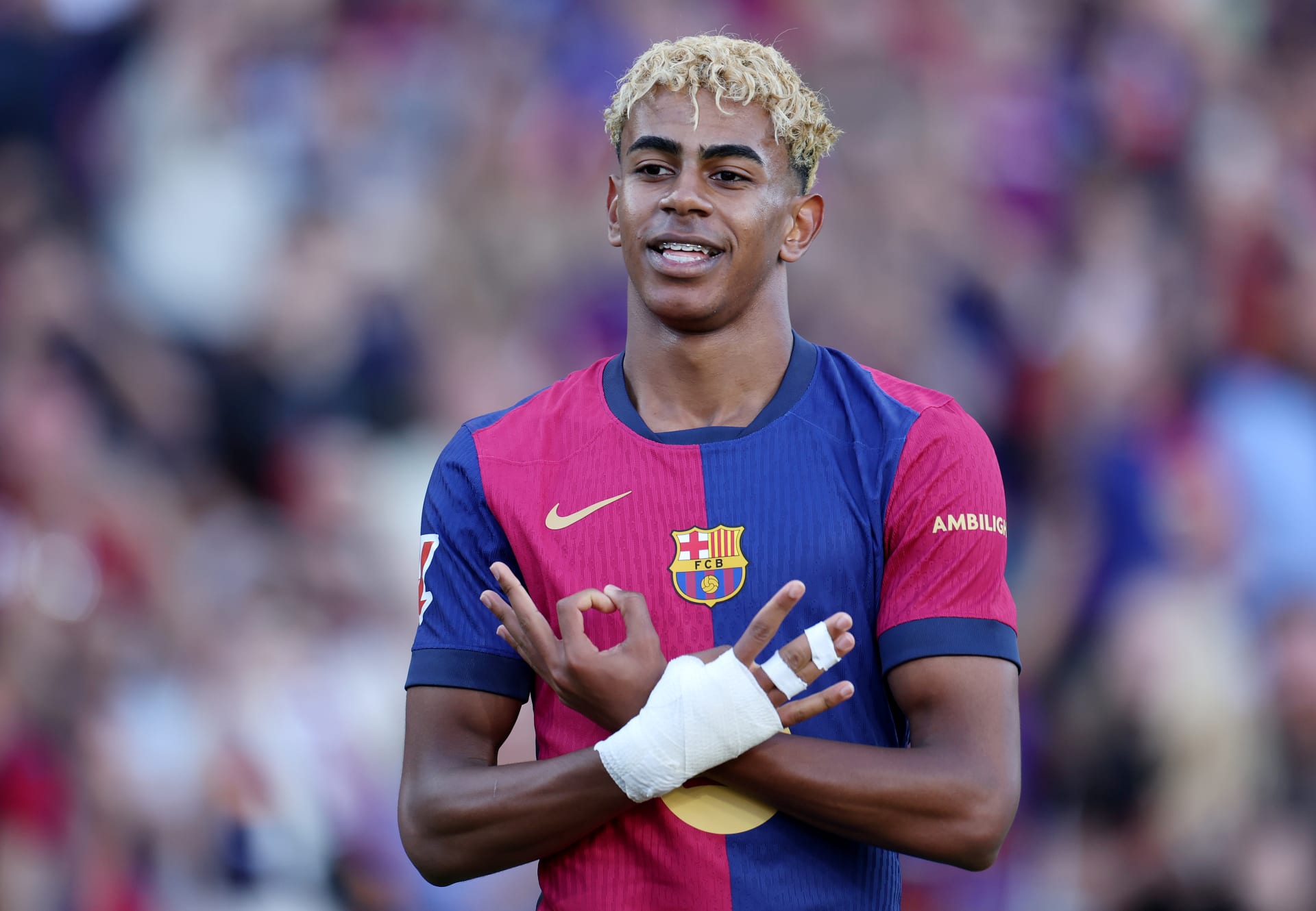 شاهد بالصورة والفيديو.. يشبه نجم برشلونة في شكله وتصرفاته.. مراهق سوداني يشعل مواقع التواصل المصرية بسبب الشبه الكبير بينه وبين الموهبة الكروية لامين يامال020 شاهد بالصورة والفيديو.. يشبه نجم برشلونة في شكله وتصرفاته.. مراهق سوداني يشعل مواقع التواصل المصرية بسبب الشبه الكبير بينه وبين الموهبة الكروية لامين يامال
