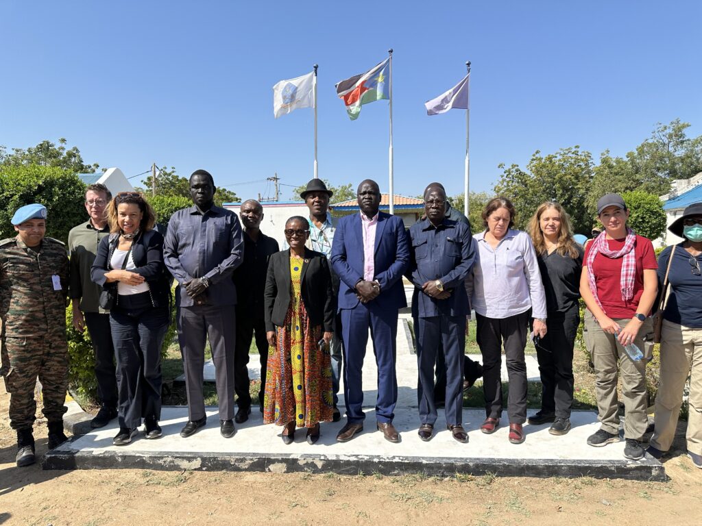 مسؤولة بالأمم المتحدة تقف على أوضاع السودانيين الفارين من القتال بمقاطعة الرنك020 مسؤولة بالأمم المتحدة تقف على أوضاع السودانيين الفارين من القتال بمقاطعة الرنك