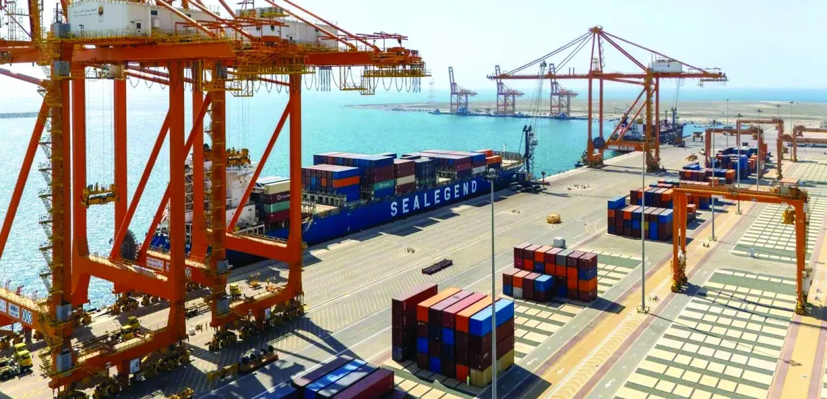 اضطرابات هرمز تقفز بإعادة التصدير السعودي