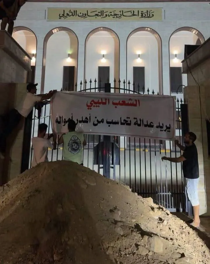 أزمة الكهرباء تفجر غضبا شعبيا بغرب ليبيا ومطالب برحيل الوحدة
