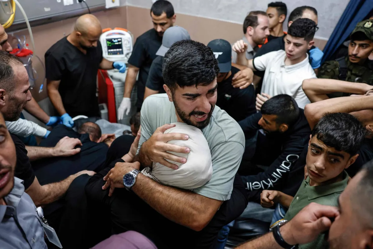 تحقيق مع ضابط إسرائيلي بعد إلقائه قنبلة صوتية داخل سيارة فلسطينيين في قلنديا