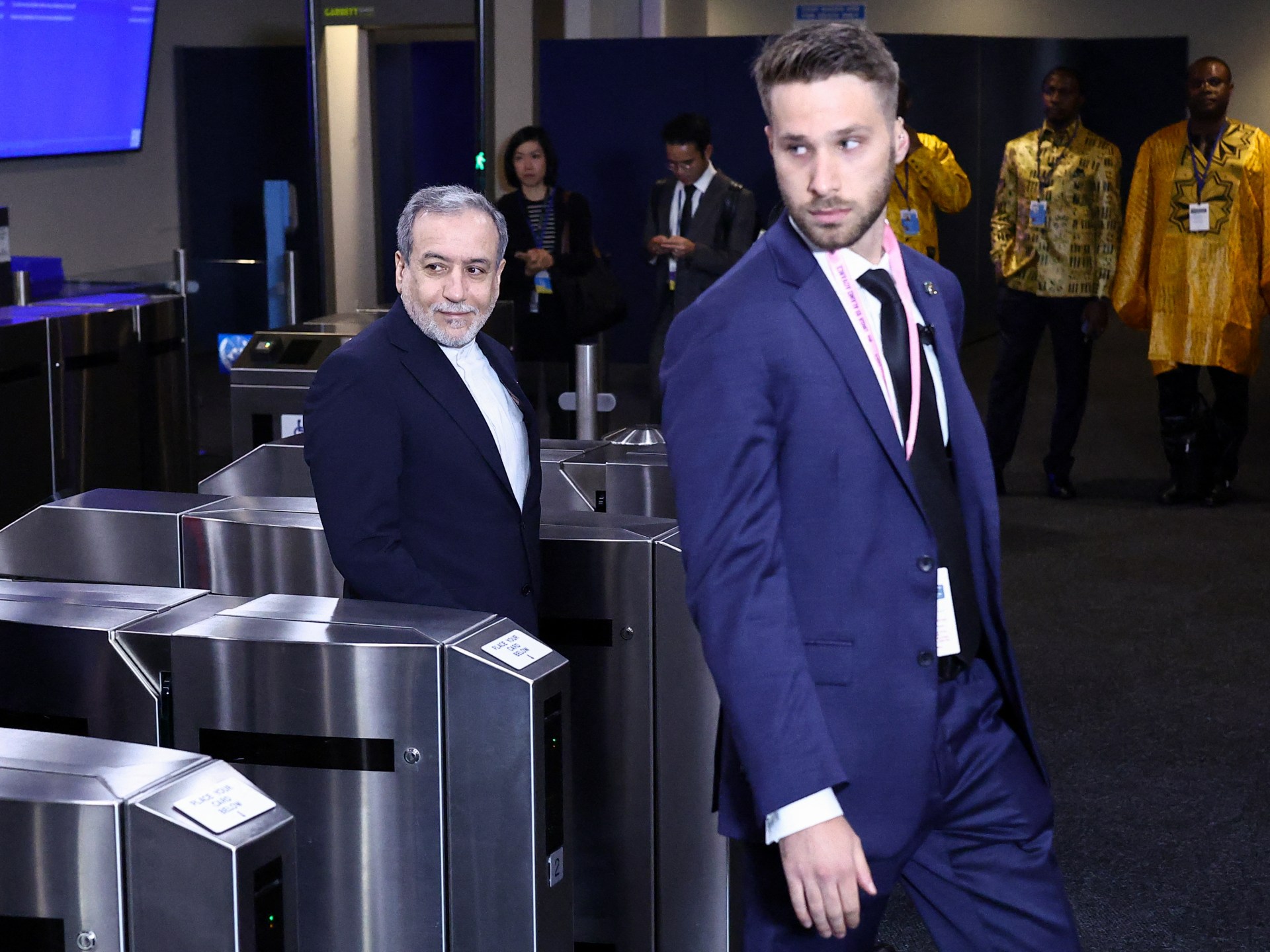 إيران مباشر..  عراقجي يجري مباحثات مع المبعوثين الأمريكيين وترمب يتوقع اتفاقا قريبا