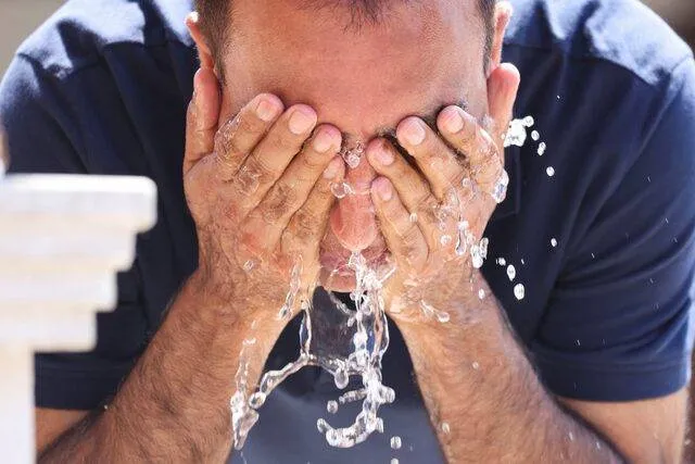 ماذا يحدث للبشرة عند تجاهل غسل الوجه020 ماذا يحدث للبشرة عند تجاهل غسل الوجه
