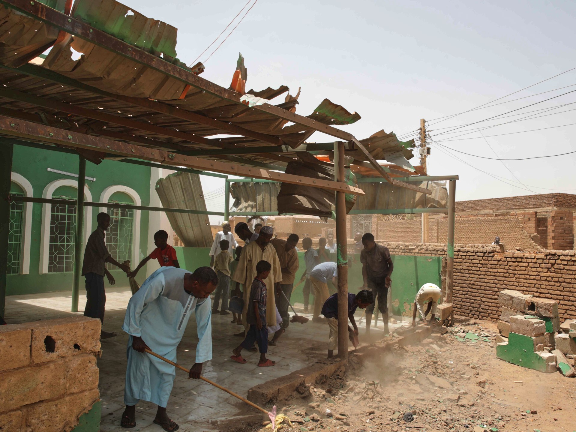 المسيرات توسع رقعة القتال بالسودان وسط موجات نزوح جديدة