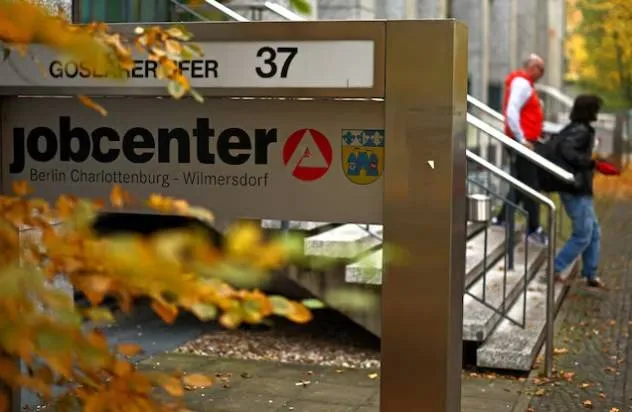 ألمانيا تواجه تحديات سوق العمل مع بقاء البطالة فوق 3 ملايين