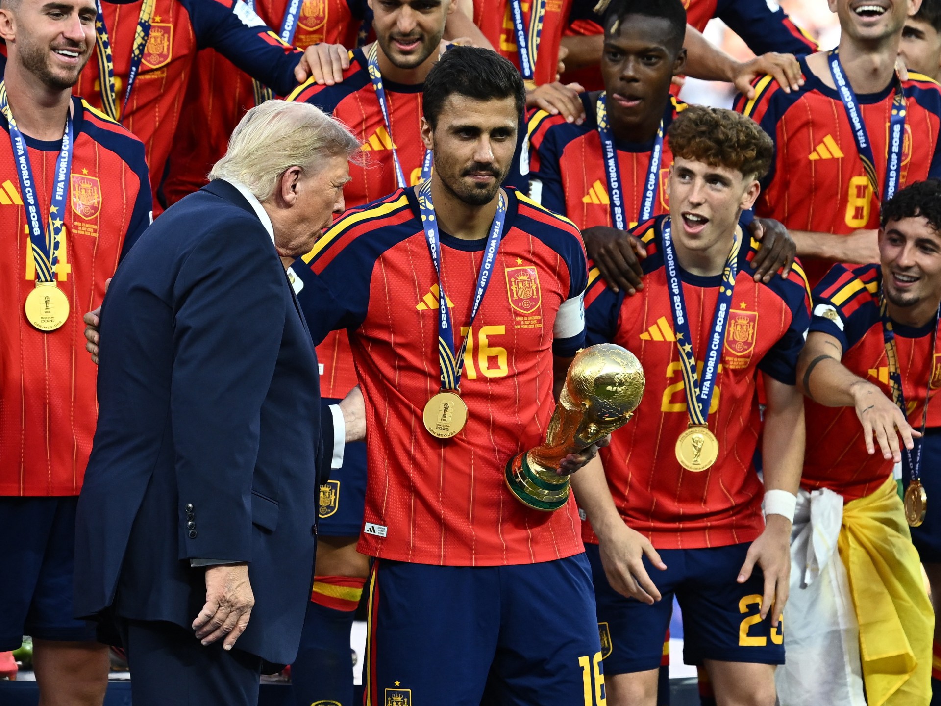 ابتعد قليلا.. رودري يحرج ترمب في لحظة تتويج إسبانيا بكأس العالم فيديو