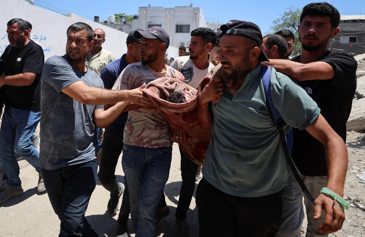 8 قتلى بينهم ضابط كبير بغارة إسرائيلية على مركز للشرطة في غزة