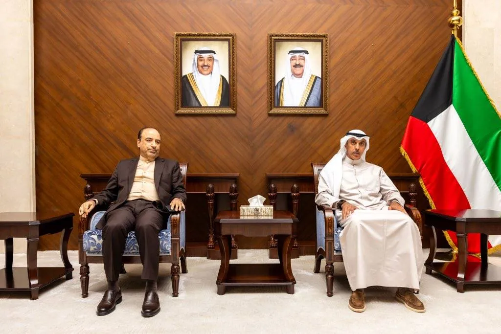الكويت تستدعي سفير إيران وتحتج على استهداف الناقلة كيفان