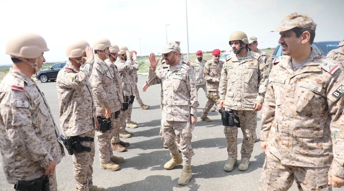 رئيس الأركان العامة السعودي يزور الوحدات العسكرية بالمنطقة الجنوبية