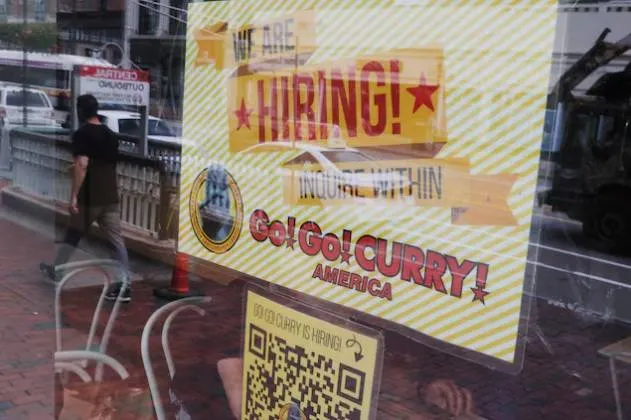 انخفاض طلبات إعانة البطالة الأميركية بعد صدمة التوظيف في فبراير