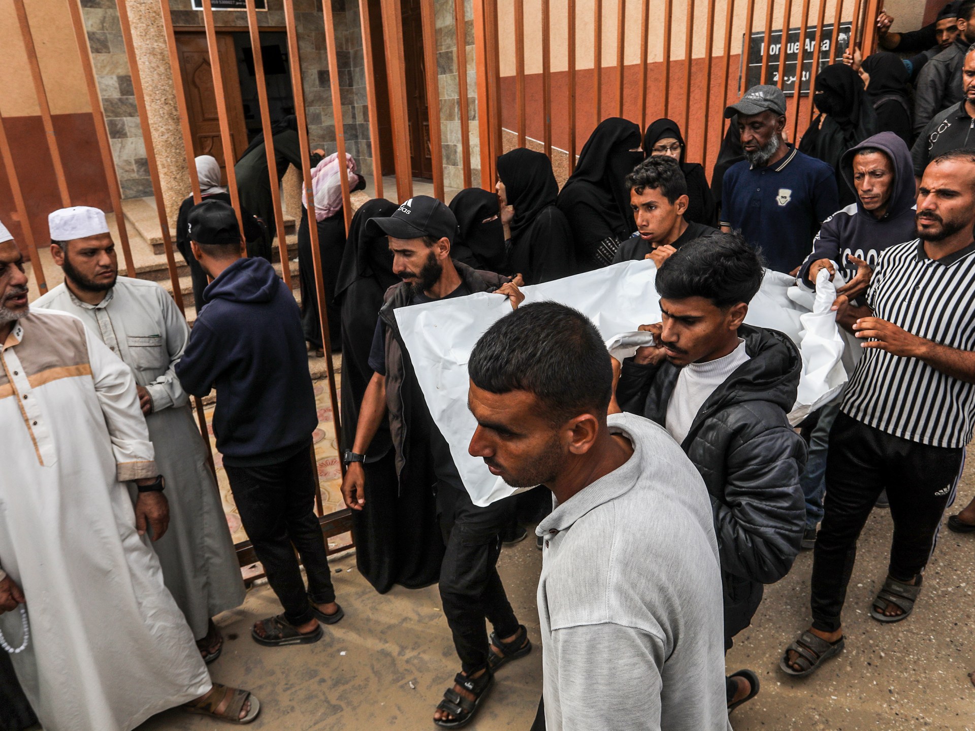 75 شهيدا بغزة في استهداف الاحتلال مواقع توزيع المساعدات020 75 شهيدا بغزة في استهداف الاحتلال مواقع توزيع المساعدات