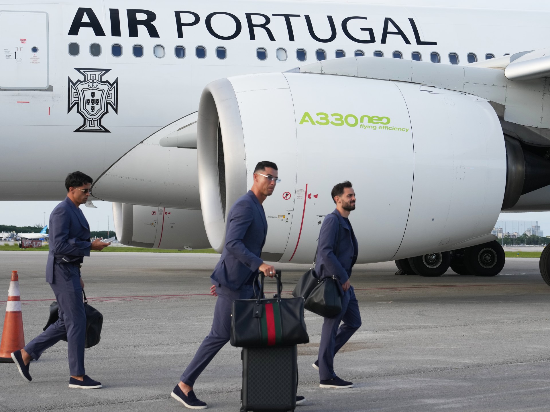 شاهد.. تفتيش رونالدو في أمريكا يثير الدهشة عبر المنصات
