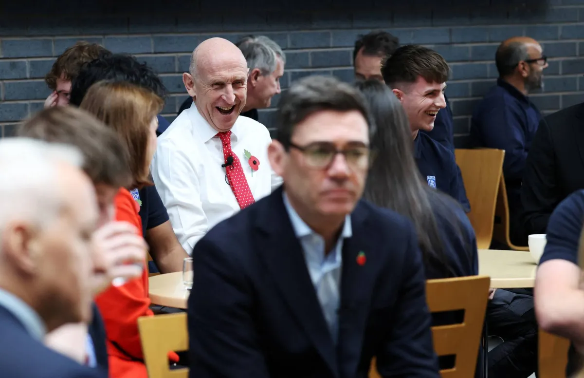 وزير المالية البريطاني يتعهد بخفض الإنفاق على الرعاية الاجتماعية