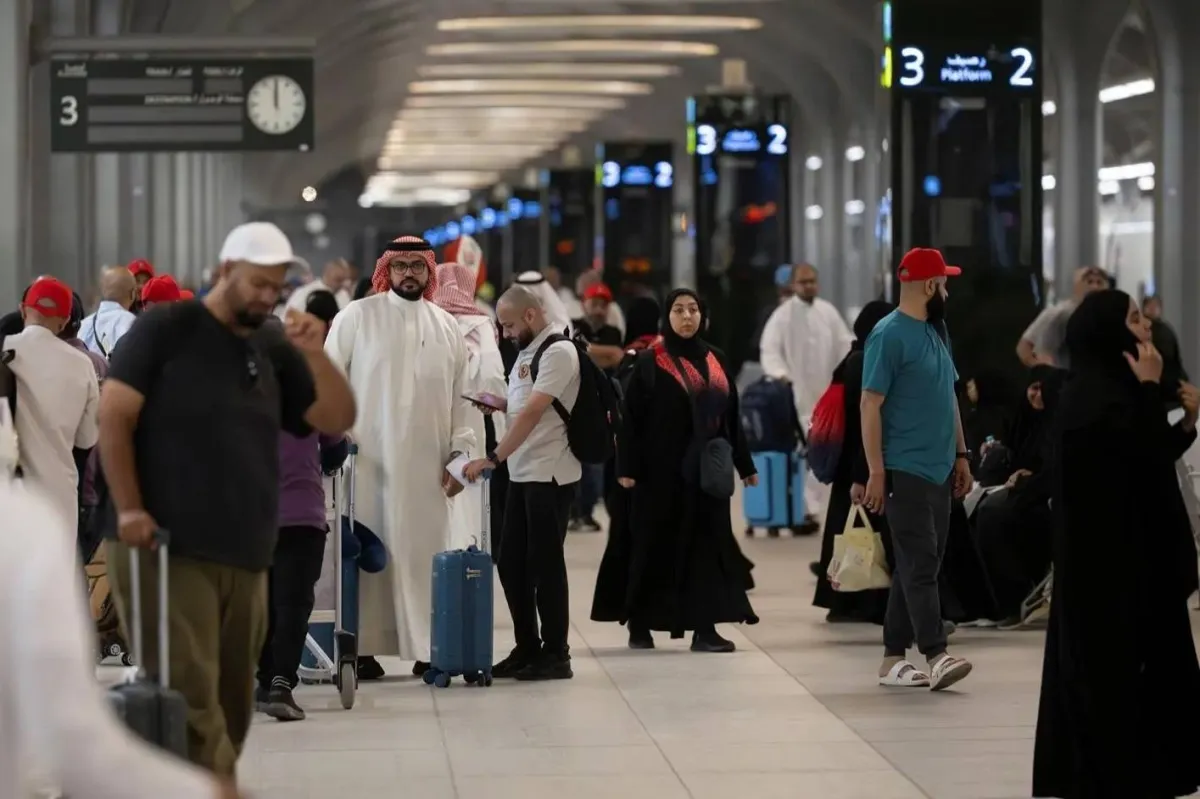 آلاف الحجاج يتوافدون على المدينة المنورة لزيارة المسجد النبوي020 آلاف الحجاج يتوافدون على المدينة المنورة لزيارة المسجد النبوي