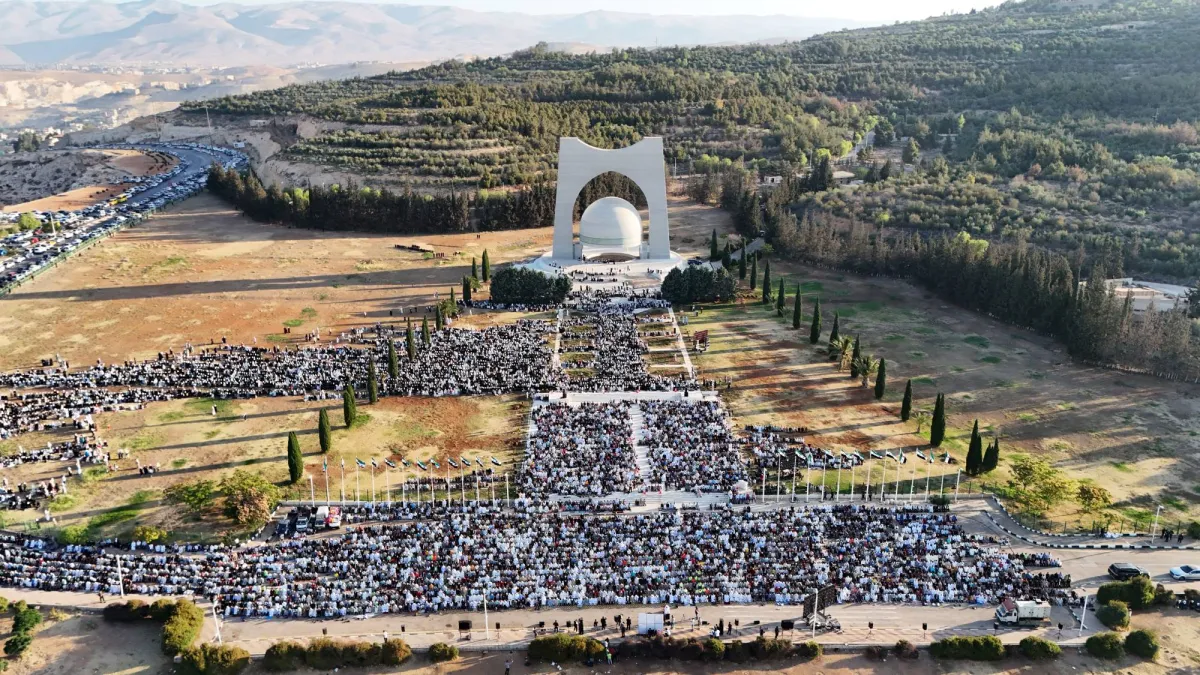 المسلمون يحتفلون بعيد الأضحى المبارك وسط توترات في بعض مناطق الشرق الأوسط020 المسلمون يحتفلون بعيد الأضحى المبارك وسط توترات في بعض مناطق الشرق الأوسط