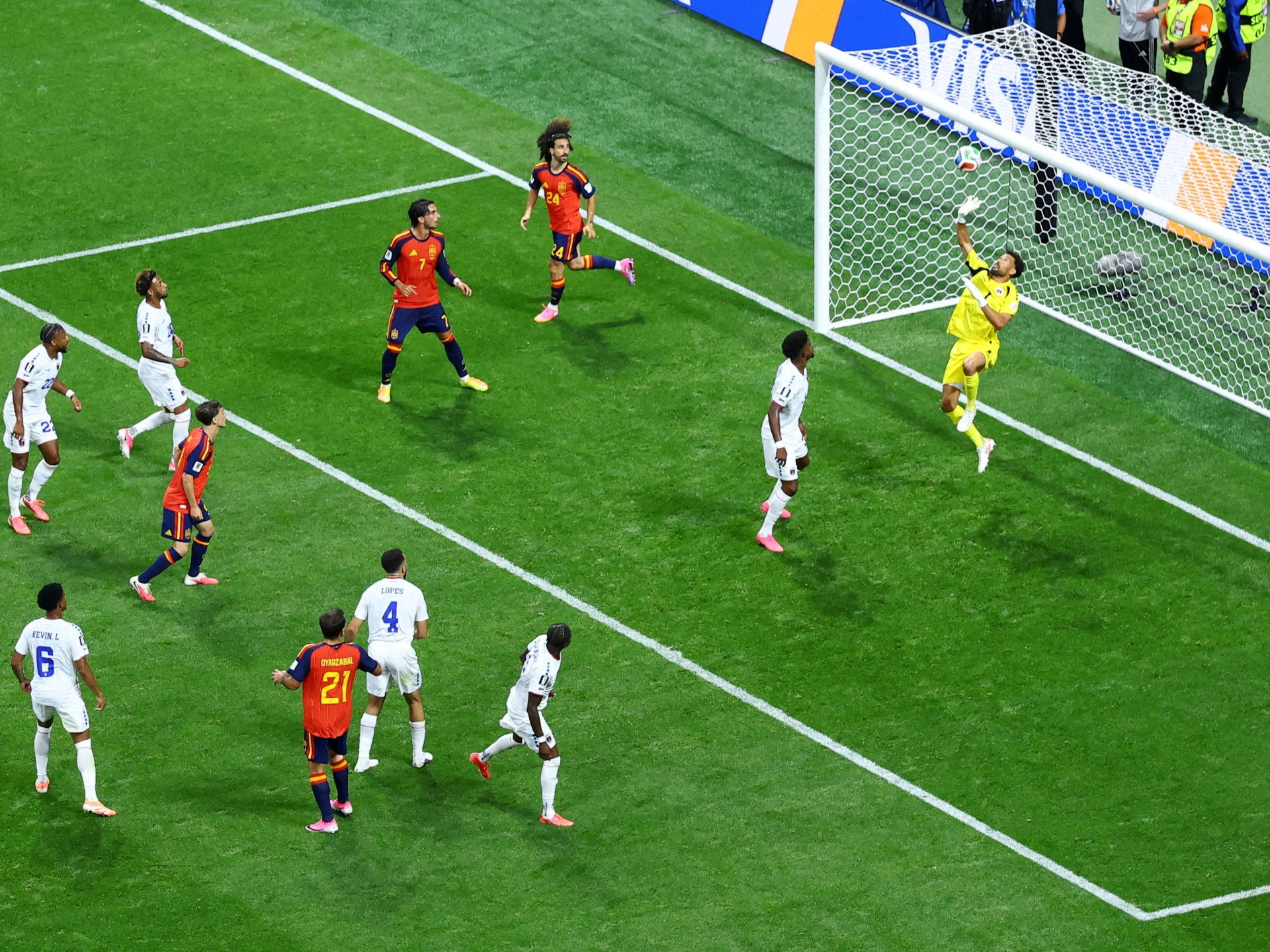 تشيفرين ضد الـ13.. الصراع على معنى كأس العالم