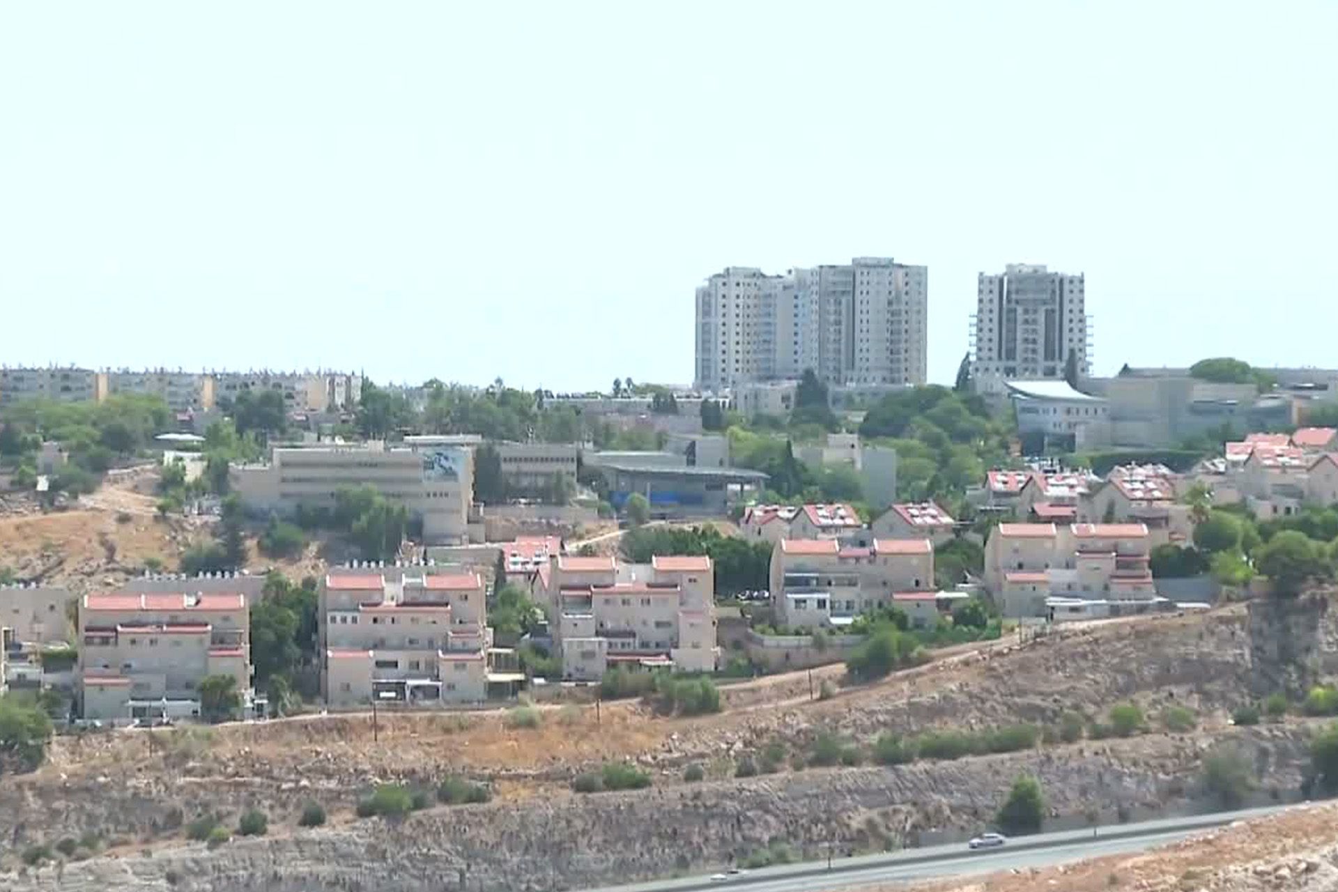 يشطر الضفة ويقبر حل الدولتين.. كيف يفرض مشروع إي 1 واقعا فلسطينيا جديدا