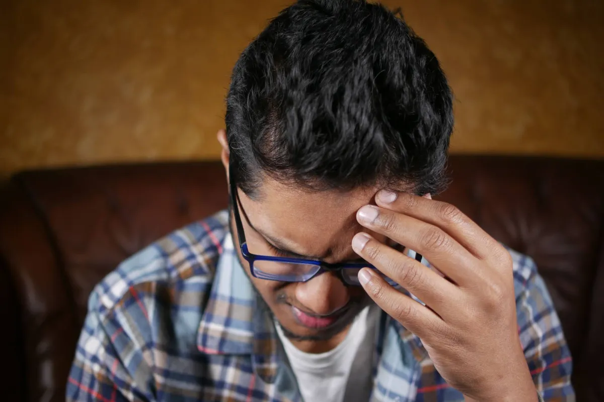 صعوبة التركيز والنسيان... ما الأسباب المحتملة لـضباب الدماغ
