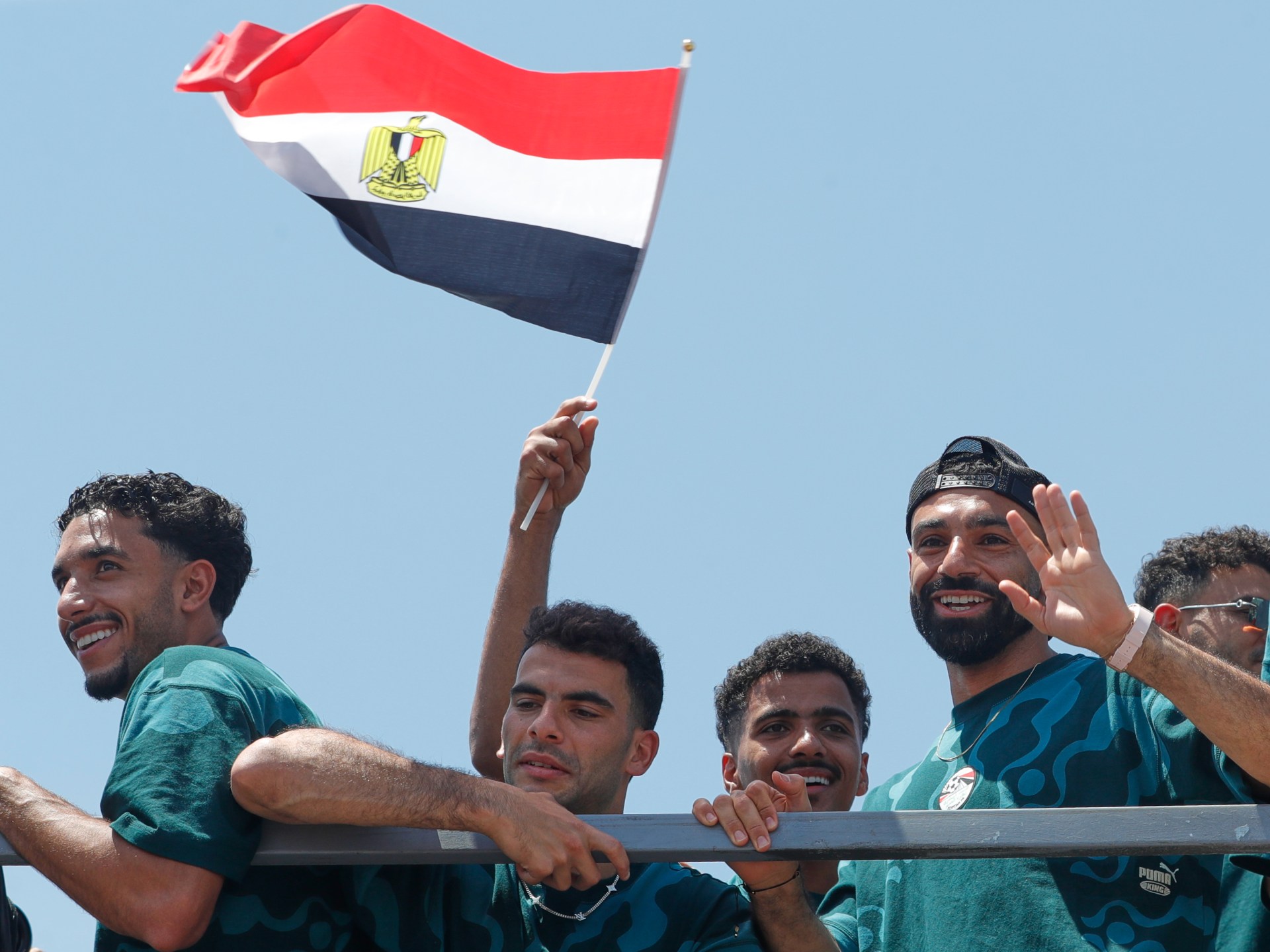 بالفيديو.. استقبال جماهيري لمنتخب مصر بعد الإنجاز المونديالي التاريخي