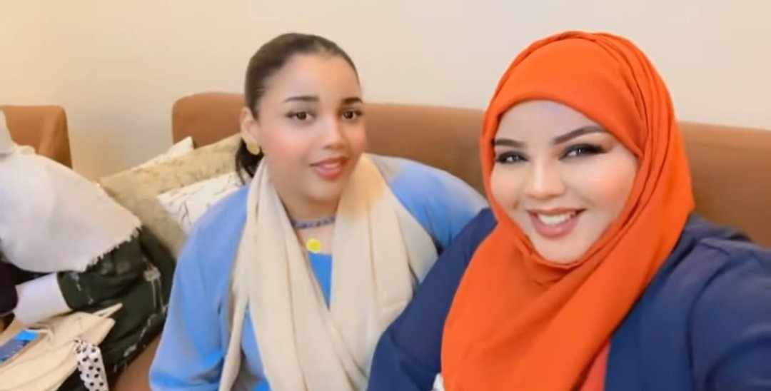 شاهد بالصورة والفيديو.. الحسناء ود تخطف الأضواء وتسحب البساط من والدتها الفنانة ندى القلعة في أحدث ظهور لهما على مواقع التواصل020 شاهد بالصورة والفيديو.. الحسناء ود تخطف الأضواء وتسحب البساط من والدتها الفنانة ندى القلعة في أحدث ظهور لهما على مواقع التواصل