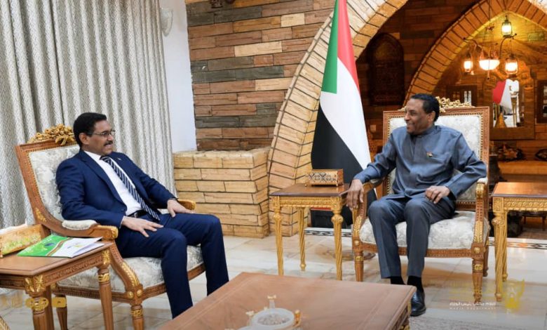 الأزرق يضع ملفات ولايته على طاولة رئيس الوزراء.. التفاصيل  