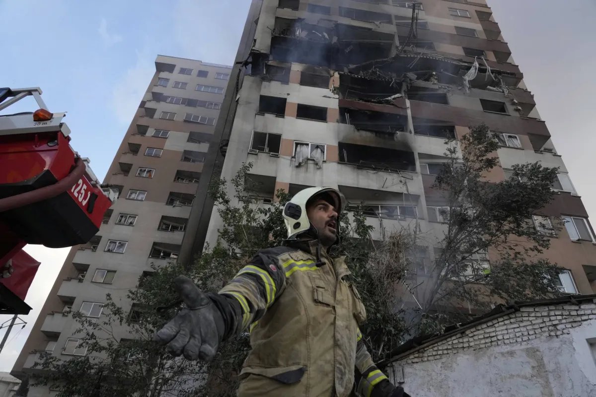 بالصور... الضربات الإسرائيلية على إيران تستهدف قادة عسكريين ومنشأة نووية ومصانع020 بالصور... الضربات الإسرائيلية على إيران تستهدف قادة عسكريين ومنشأة نووية ومصانع