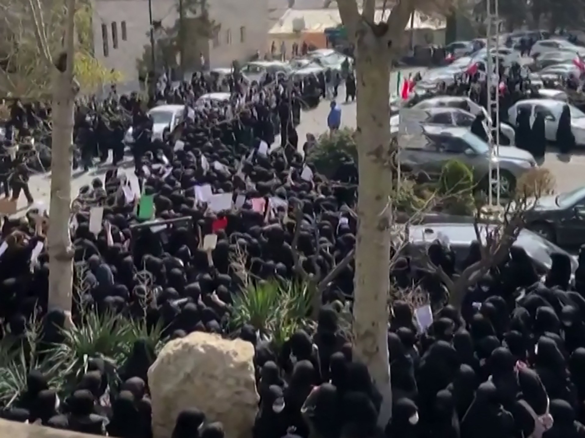 بعد أسبوعين من الحرب.. إسرائيل تستبعد سقوط النظام الإيراني قريبا