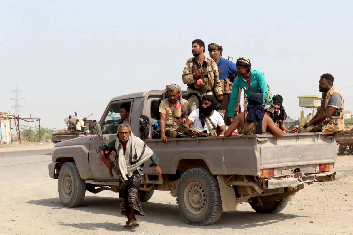 الجيش اليمني يطارد الحوثيين جنوب شرقي الحديدة