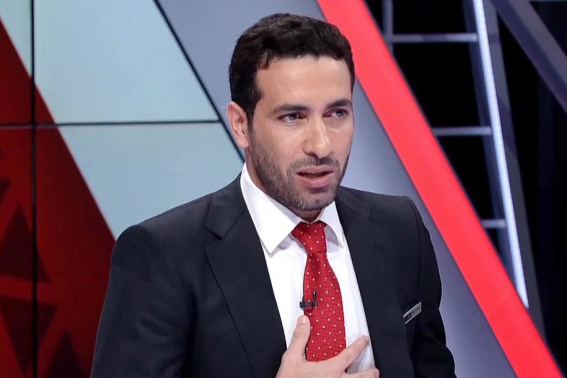 لم يمرر كرة خاطئة أمام البرازيل.. أبو تريكة يتغنى بنجم المغرب الواعد