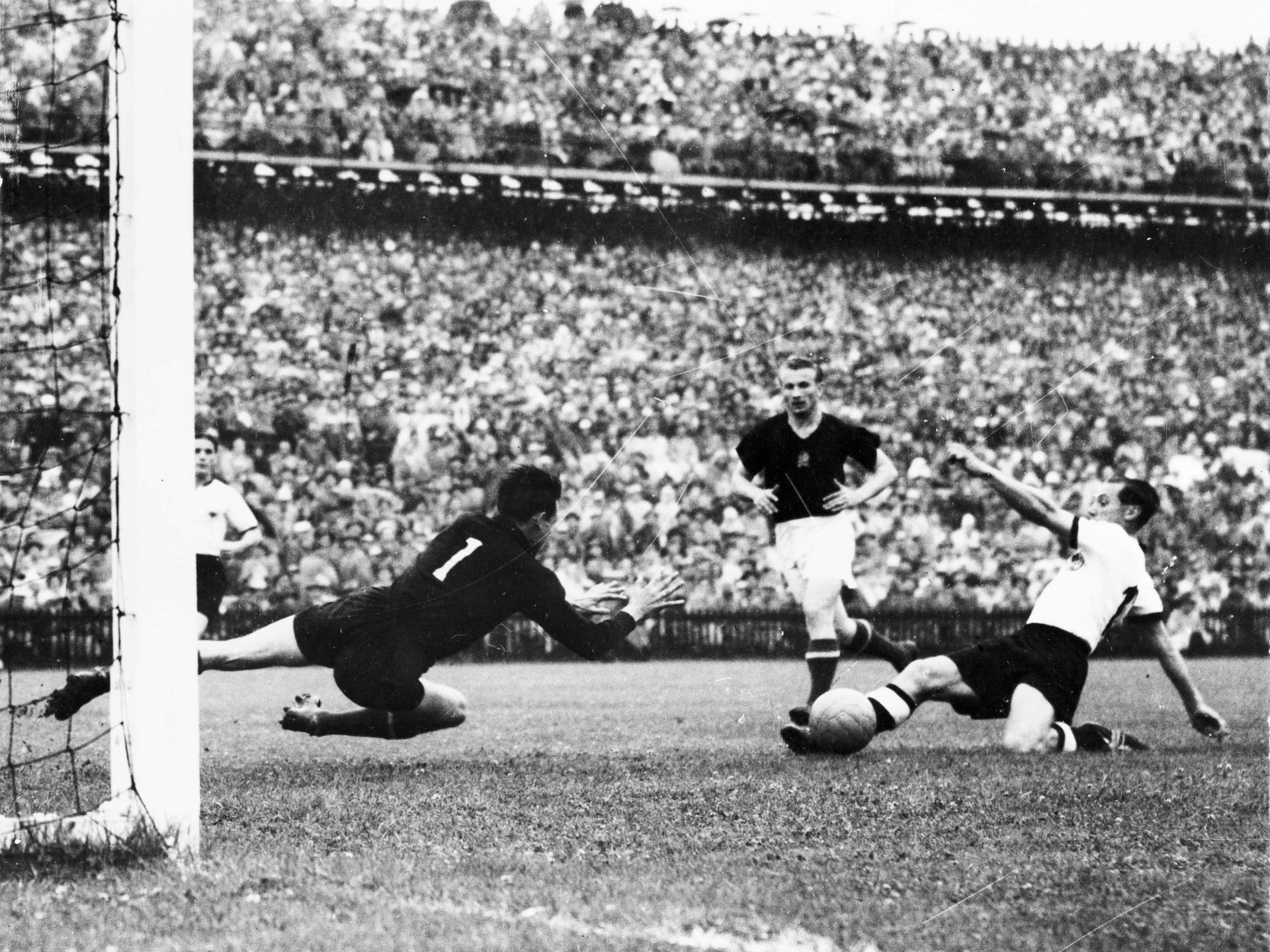 من أسرع هدف إلى ثلاثية مبابي.. فيفا يفتح دفاتر نهائي كأس العالم