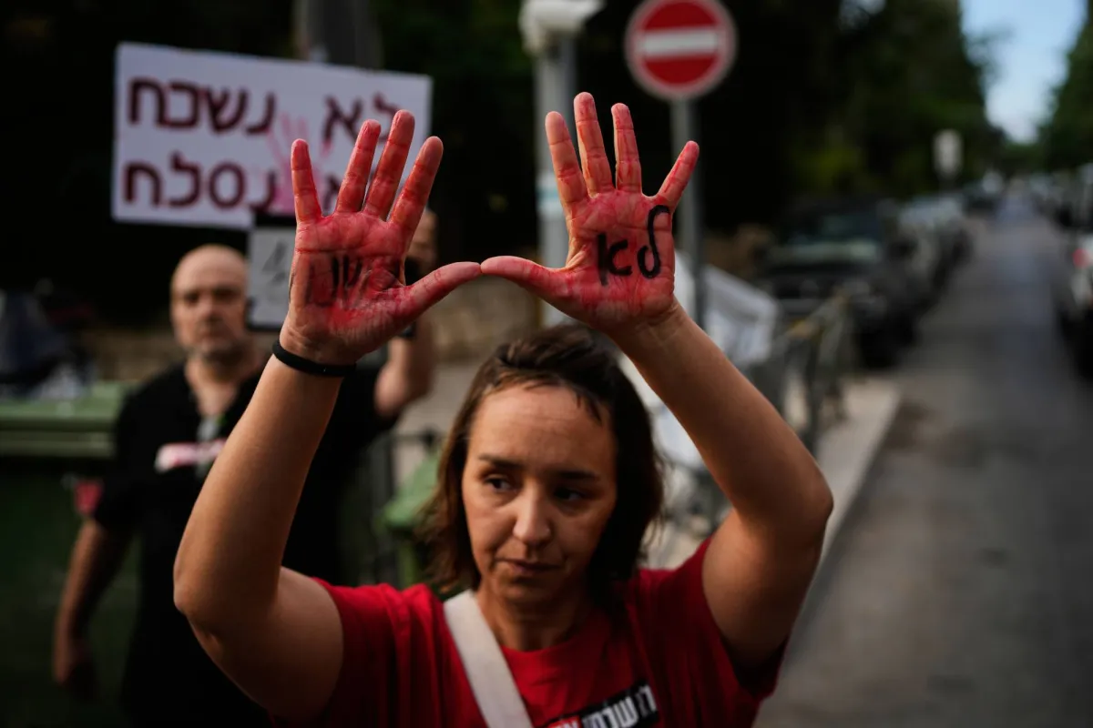 إسرائيليون يحيون ذكرى 1000 يوم على 7 أكتوبر بمظاهرات وانقسامات
