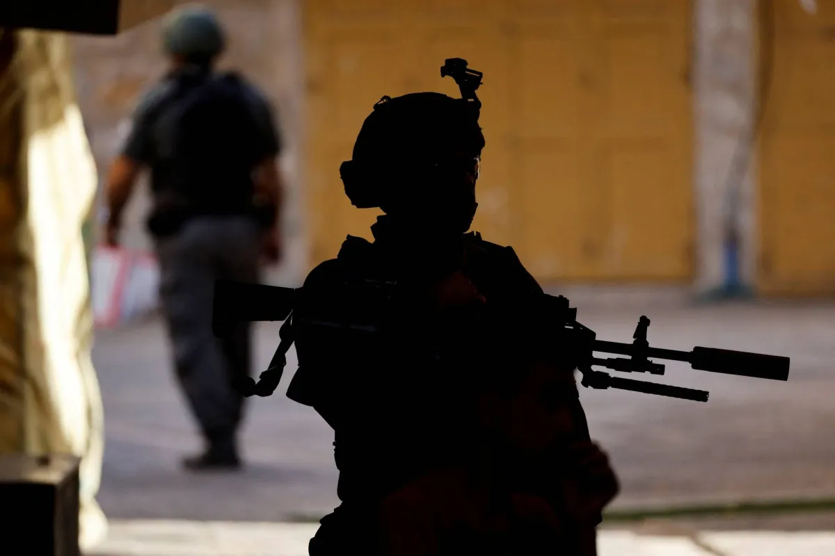 الرئيس الإسرائيلي يعفو عن جندي قتل فلسطينيا مصابا في الضفة الغربية