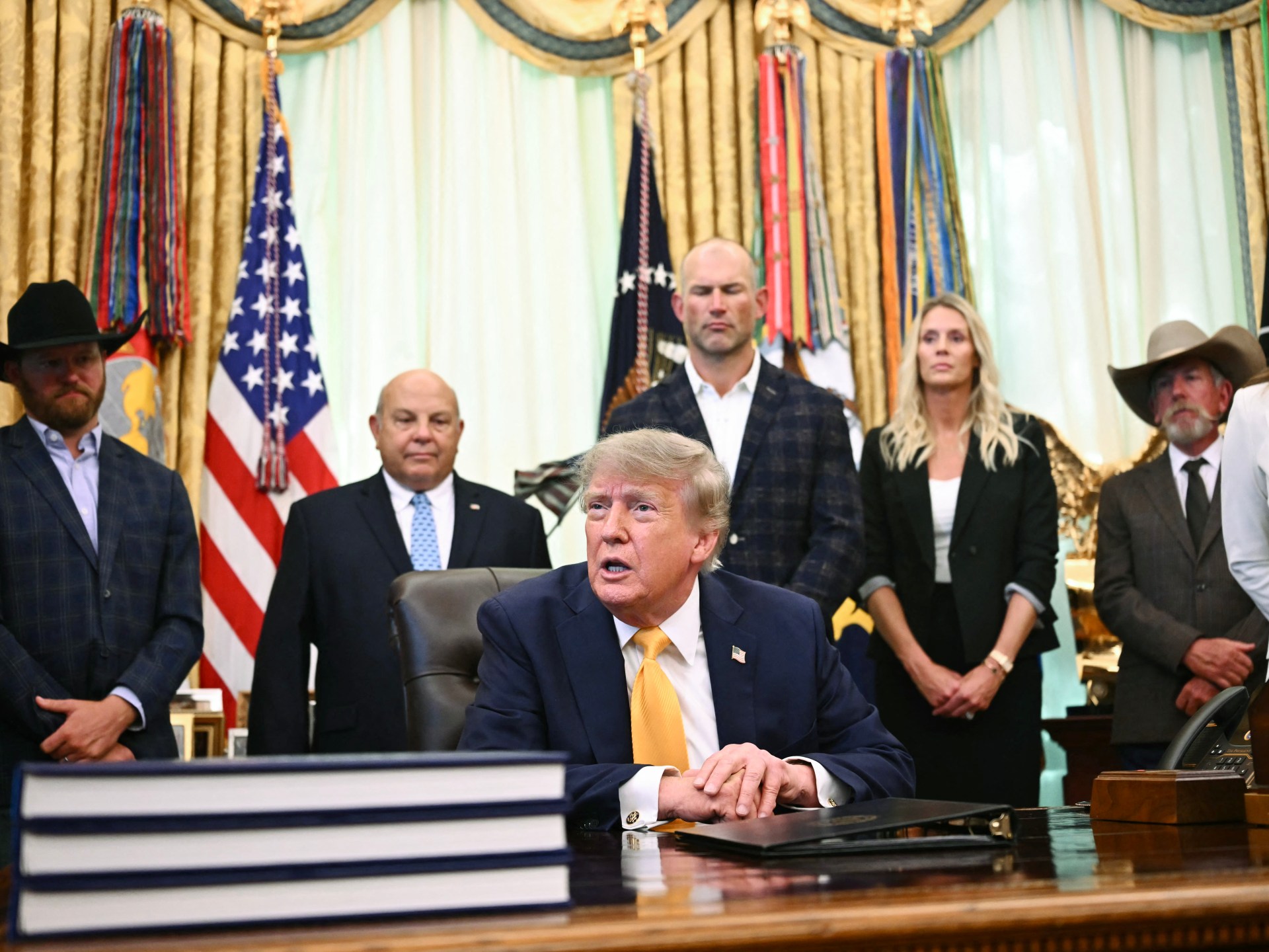 إيران مباشر.. ترمب يلوح بقصف جبل الفأس وغارات إسرائيلية على لبنان