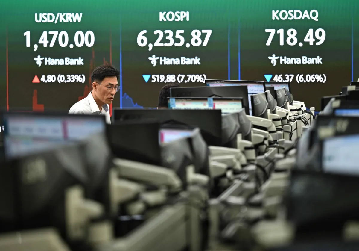 كوسبي الكوري يهوي أكثر من 10  ويقود تراجع الأسهم الآسيوية