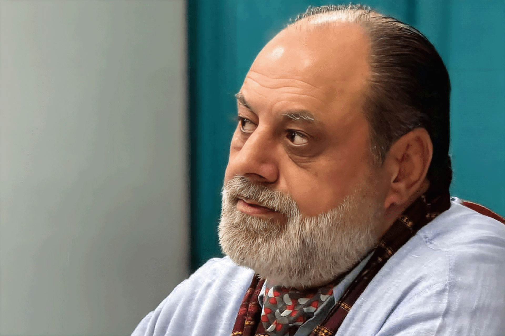 الكاتب السوري علي محمود: الديكتاتورية جعلتنا مخبرين على أنفسنا قبل عسسها