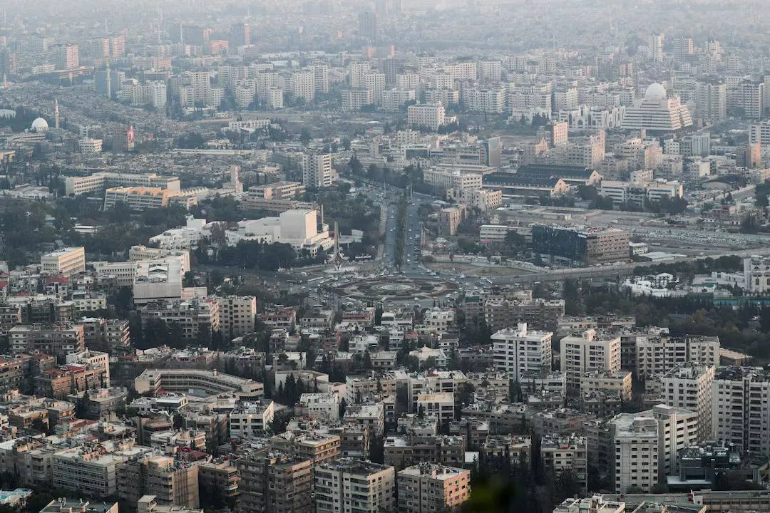 جرحى بانفجار عبوة ناسفة في حافلة لقوى الأمن الداخلي قرب دمشق