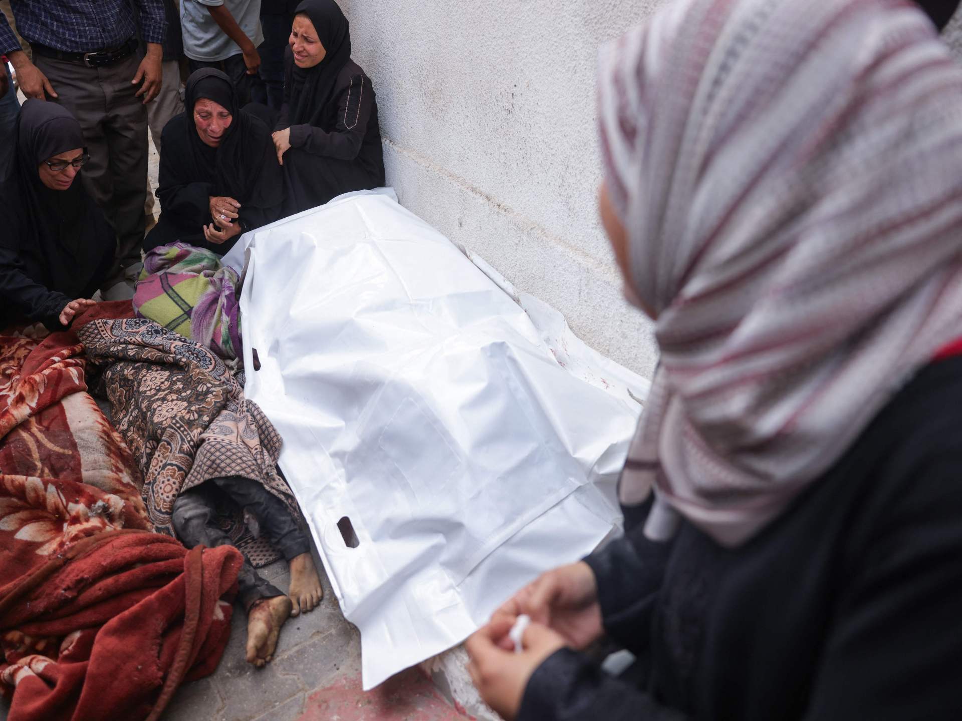 شهيد كل 15 دقيقة في غزة والاحتلال يقصف منازل وخيم نازحين020 شهيد كل 15 دقيقة في غزة والاحتلال يقصف منازل وخيم نازحين