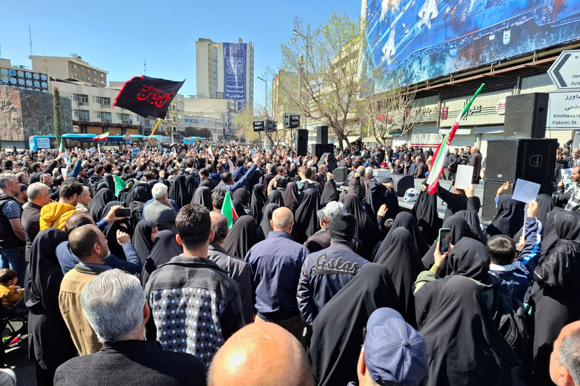 غارديان: إستراتيجية قطع الرأس قد تأتي بنتائج عكسية في إيران