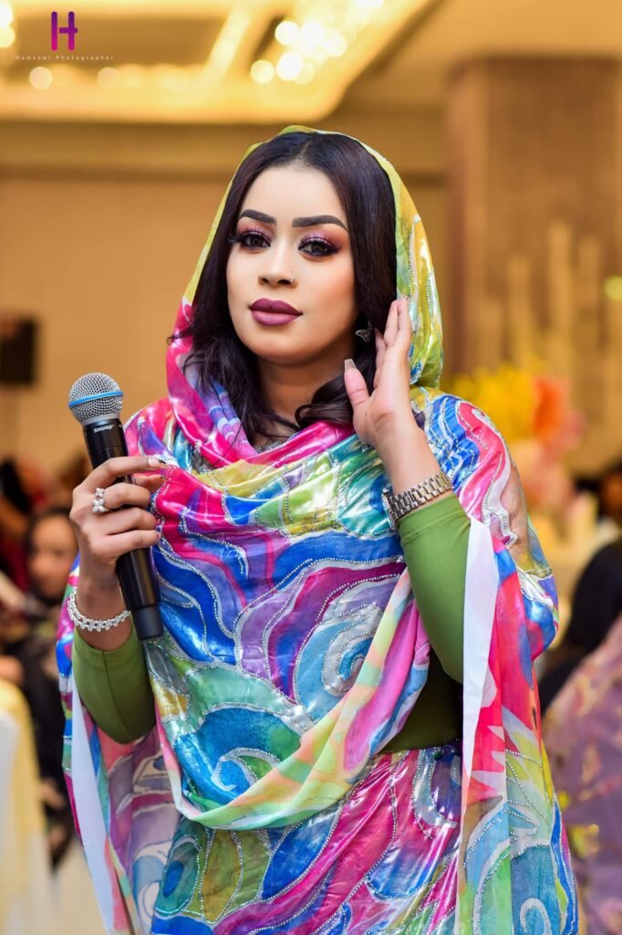 شاهد بالصورة.. الفنانة إيمان الشريف تدخل عالم البيزنس بافتتاحها مطعم كبير بالعاصمة السعودية الرياض وتعلن عن جوائز قيمة بمناسبة الافتتاح