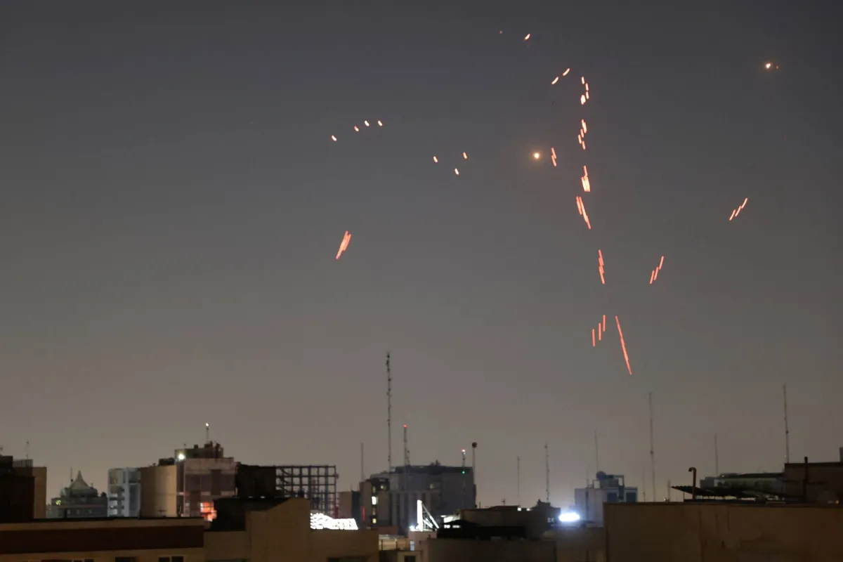 هل تنجح هجمات إسرائيل على إيران في إسقاط النظام