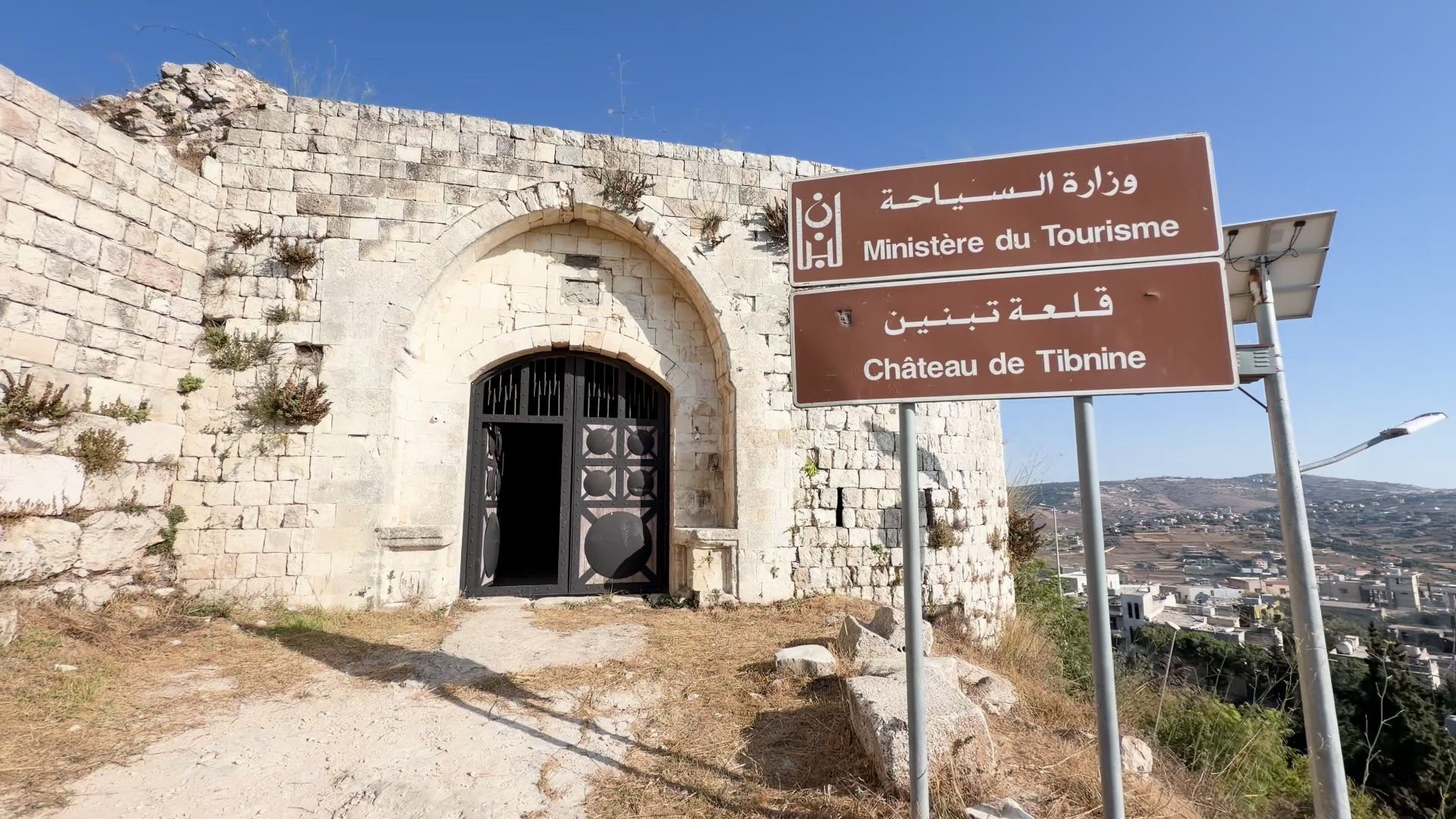 حجارة صمدت أمام الفينيقيين والصليبيين وتترنح اليوم.. معركة البقاء الأخيرة لقلاع جنوب لبنان