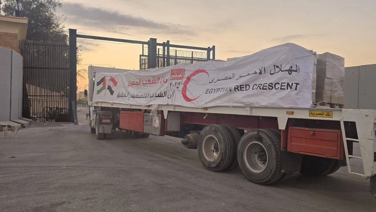 الغزيون يواصلون العودة إلى القطاع رغم جمود خطة السلام