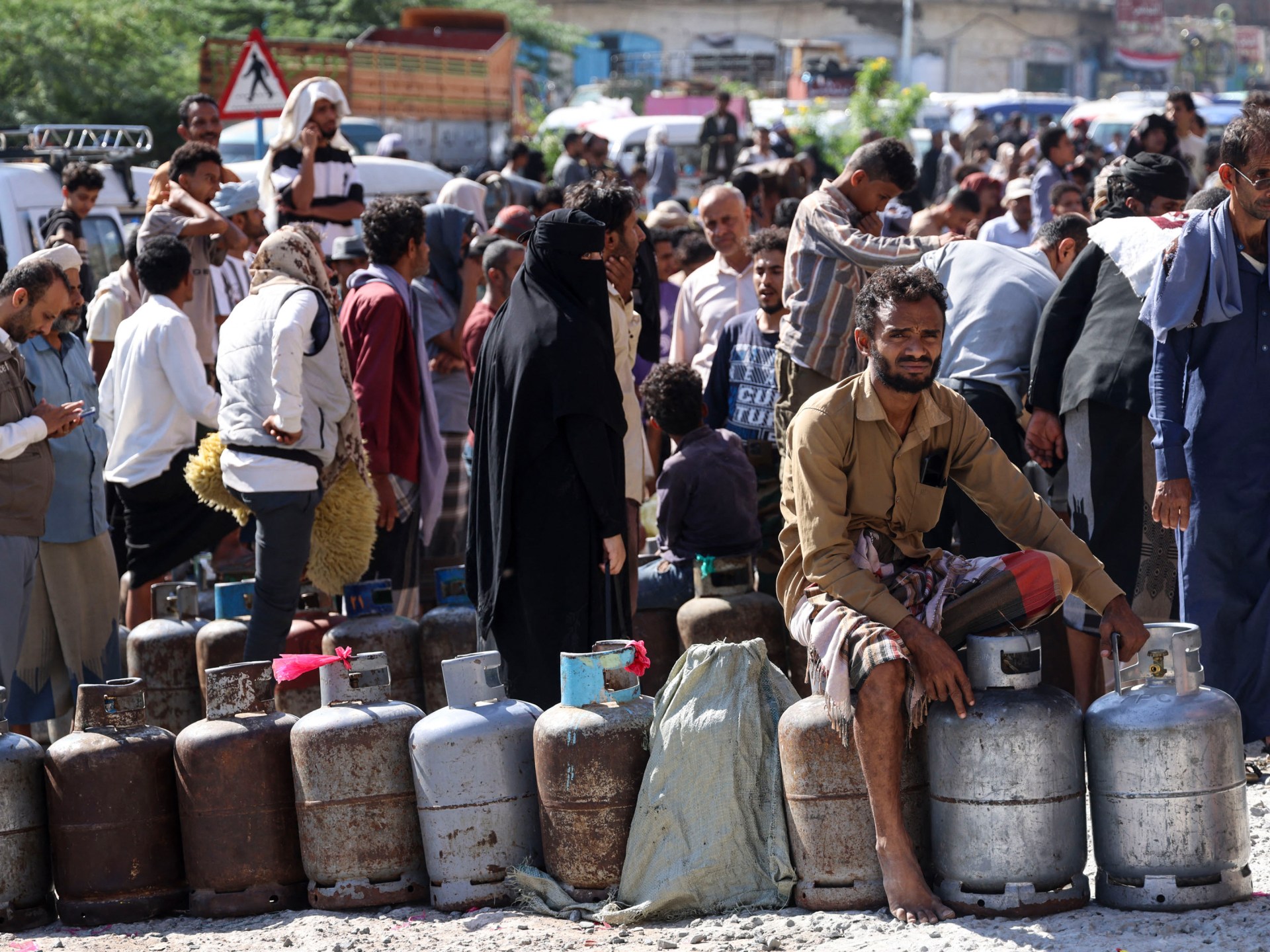 اليمن مباشر.. قوات الحكومة تعلن مقتل نحو 100 حوثي في تعز والتحالف يعترض هجومين على الرياض