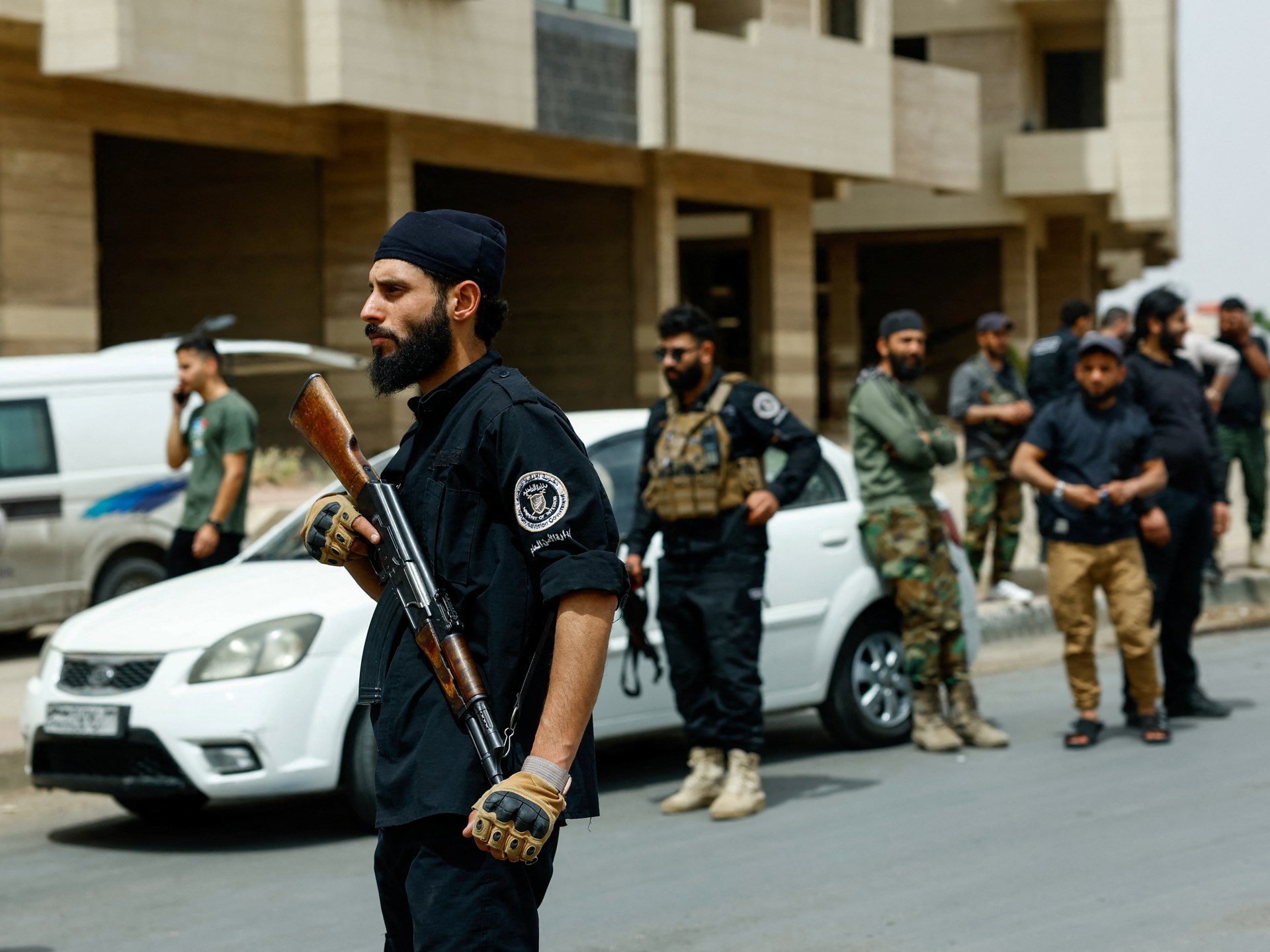انتشار أمني بعد أحداث صحنايا بريف دمشق ومقتل رئيس البلدية السابق وابنه020 انتشار أمني بعد أحداث صحنايا بريف دمشق ومقتل رئيس البلدية السابق وابنه
