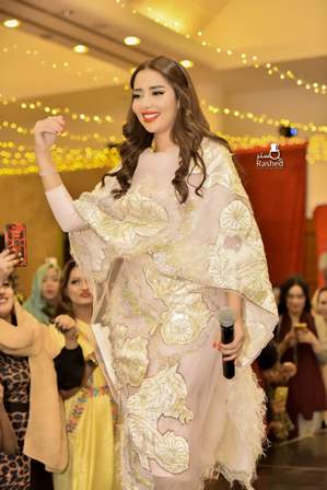 بالفيديو.. الفنانة الإماراتية بلقيس تردد أغنية الليلة بالليل نمشي شارع النيل في لقاء تلفزيوني وتتغزل في الشعب السوداني: شعب طيب ورقيق وعمري ما شفت سوداني عمل مشكلة مع حد020 بالفيديو.. الفنانة الإماراتية بلقيس تردد أغنية الليلة بالليل نمشي شارع النيل في لقاء تلفزيوني وتتغزل في الشعب السوداني: شعب طيب ورقيق وعمري ما شفت سوداني عمل مشكلة مع حد