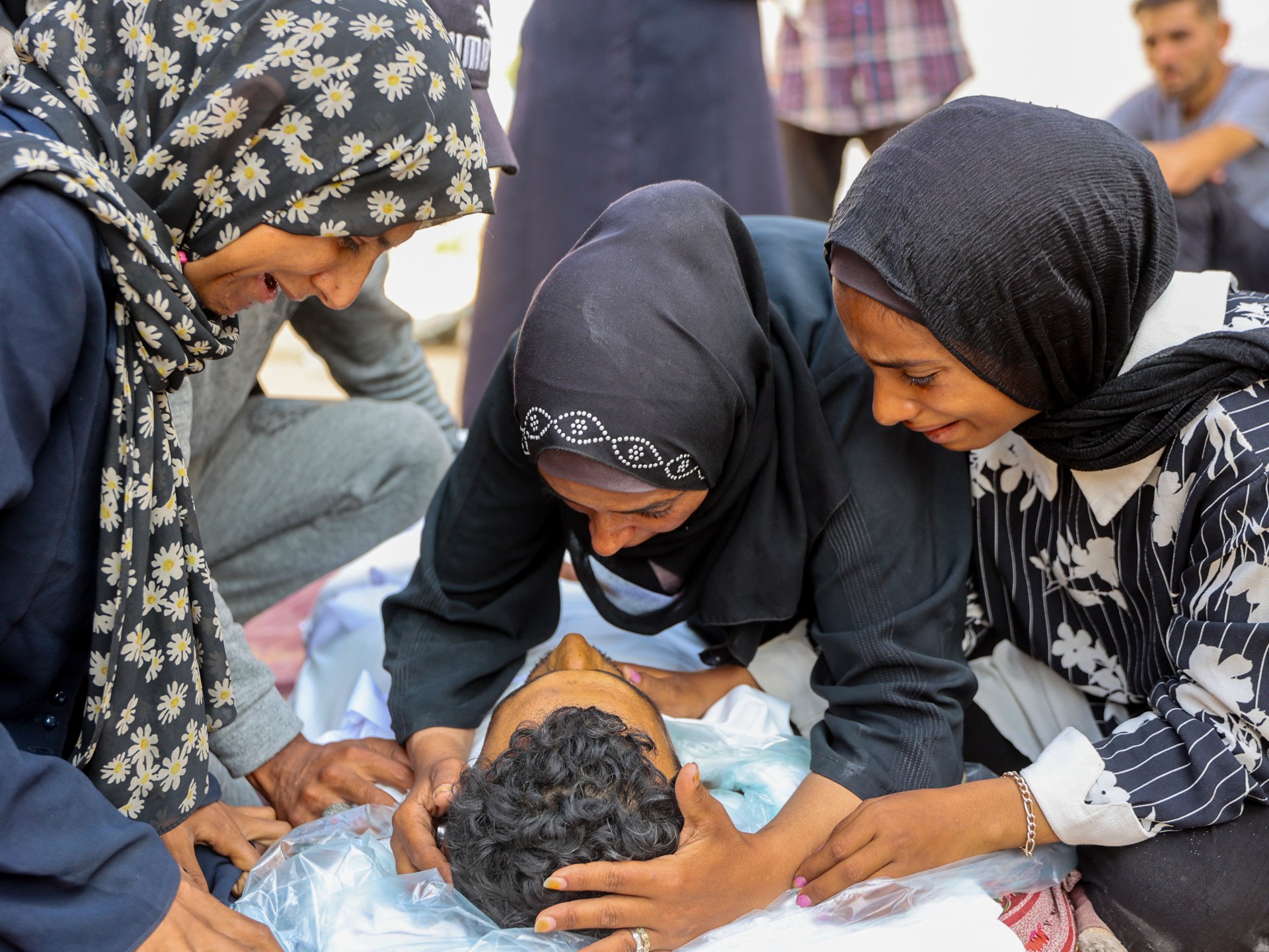 الحرب على غزة مباشر.. كمين مركب للقسام في خان يونس ومجازر الاحتلال مستمرة020 الحرب على غزة مباشر.. كمين مركب للقسام في خان يونس ومجازر الاحتلال مستمرة